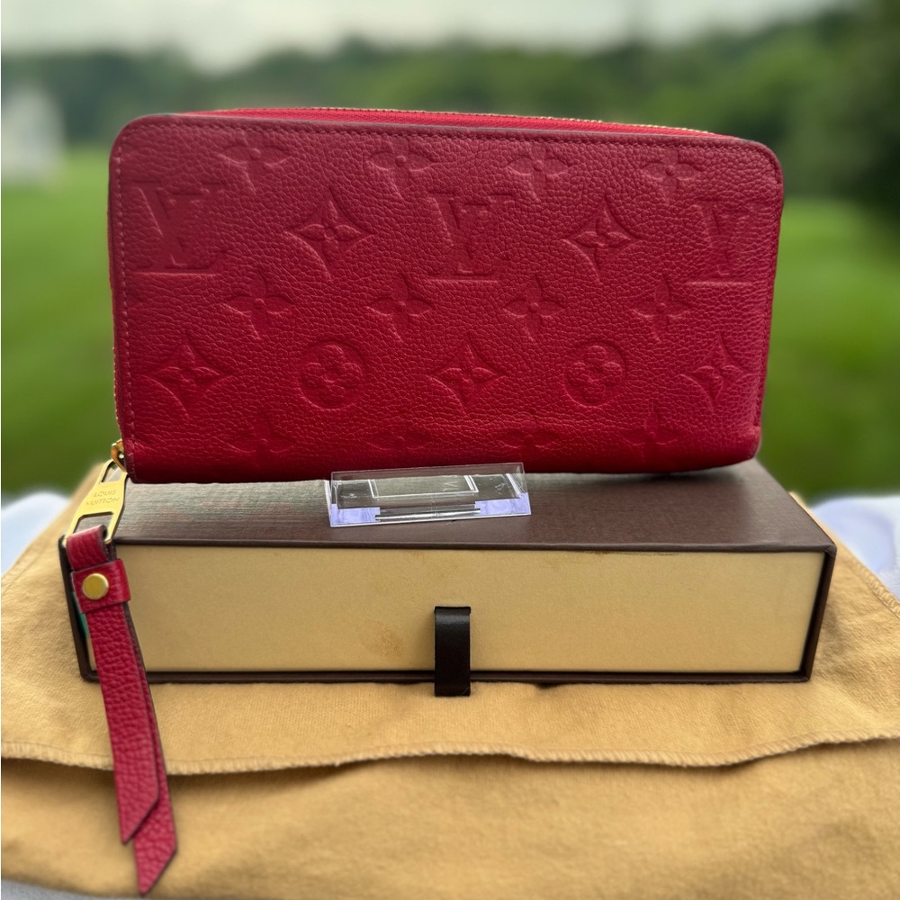 Louis Vuitton Zippy Wallet in Empreinte Leather  - Excellent Condition
